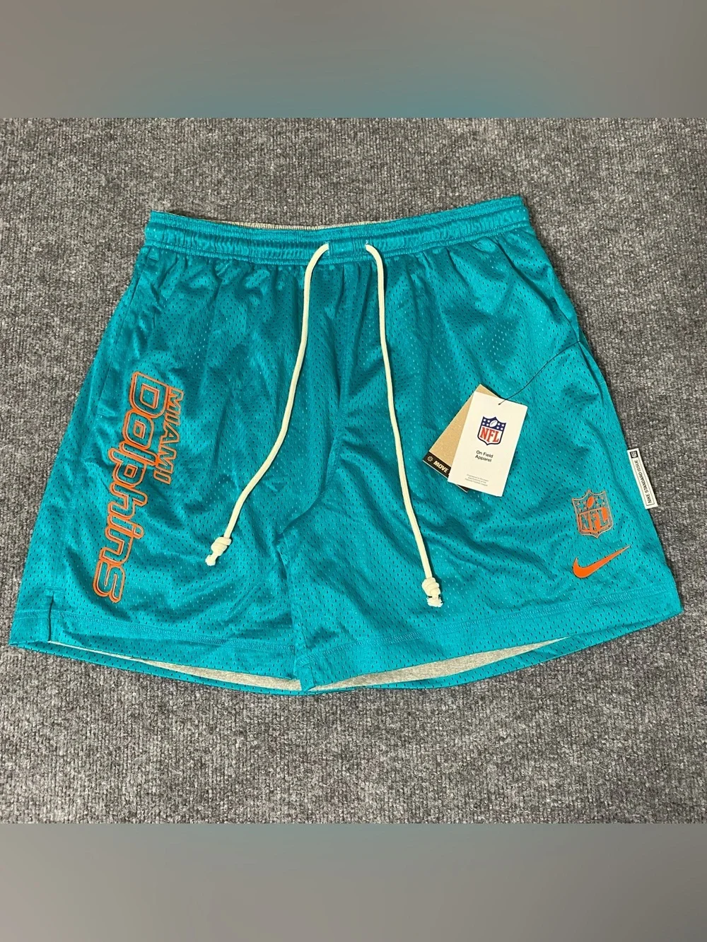 Nike Miami Dolphins Standard Issue Reversible Men’s Large Shorts NWT